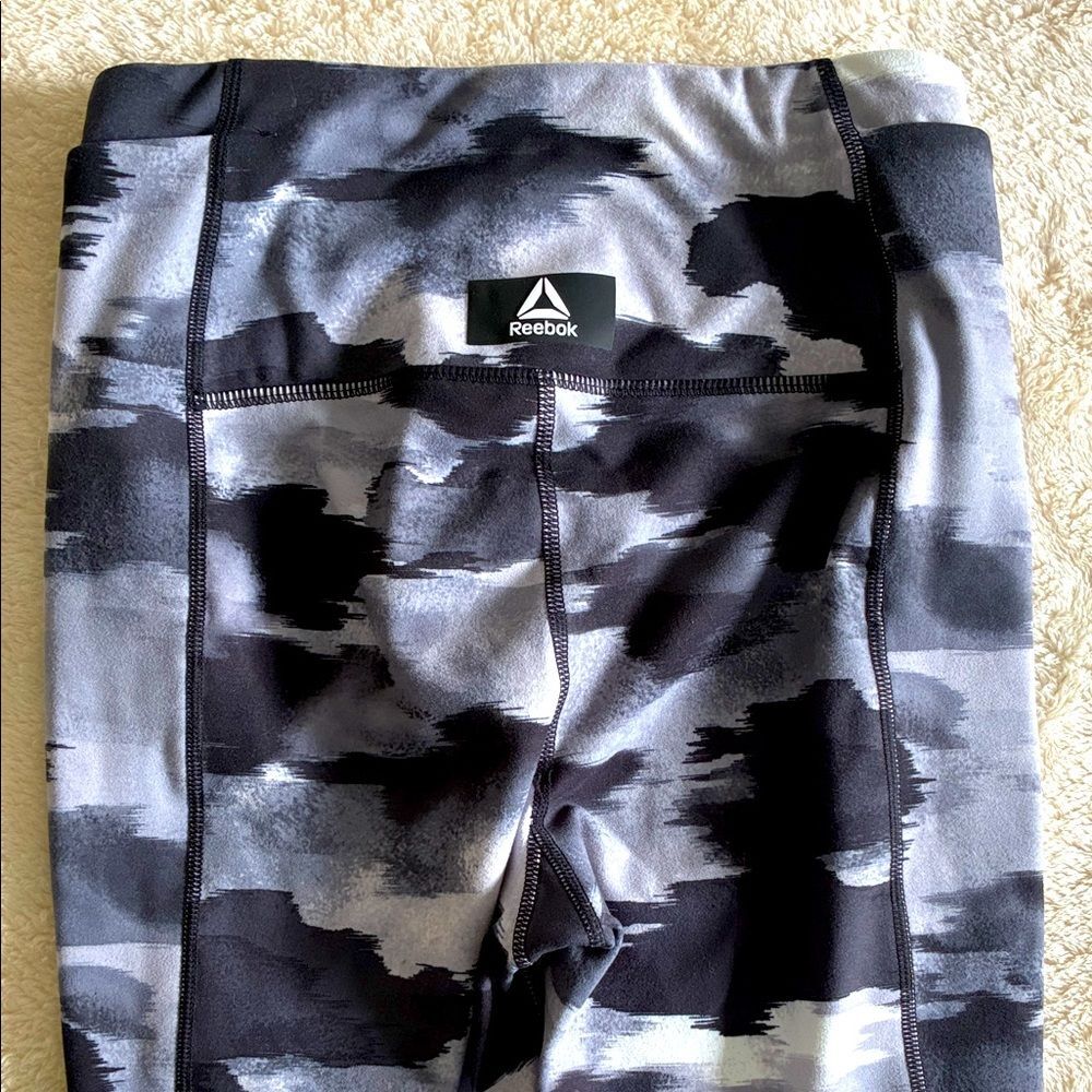 Reebok Leggings Women’s XS Black Gray Camo Stretch Activewear - Picture 2 of 12